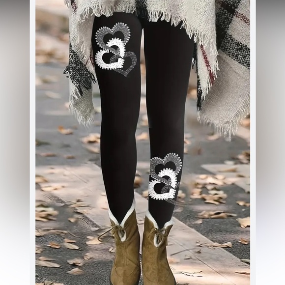 Graphic/Digital Heart Print Black Ankle Length Skinny Leggings - Picture 1 of 11